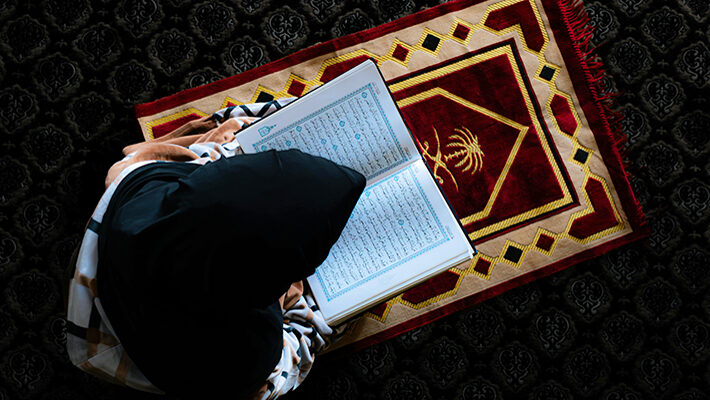 A woman doing da'wah outside her home
