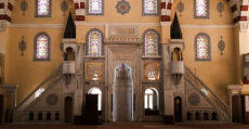 Abandoning a particular masjid due to the innovations which occur therein