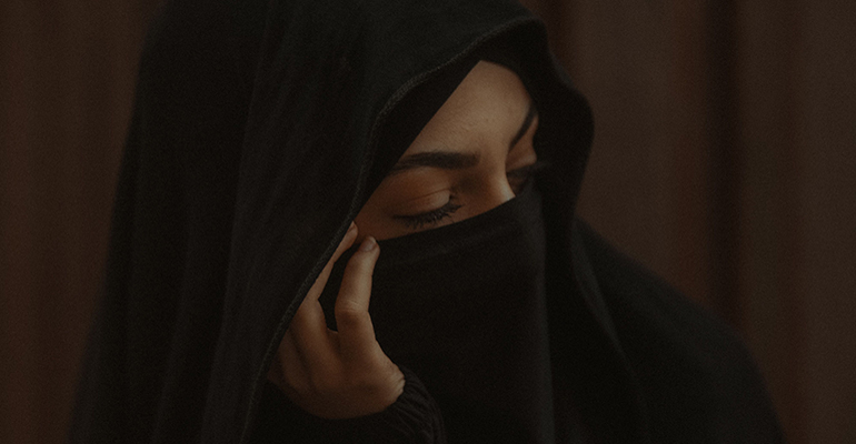 Hijaab in the presence of the husband's step-father