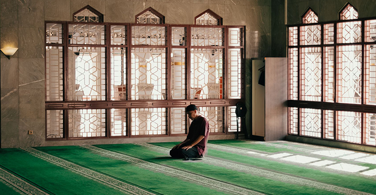 Pronouncing the intention for the salaah, wudhoo, tawaaf and sa'ee