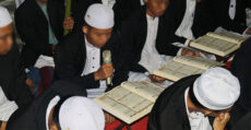 Reading the Qur.aan in congregation