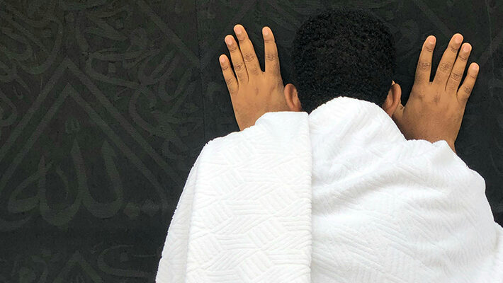 Touching and seeking blessings from the kiswah